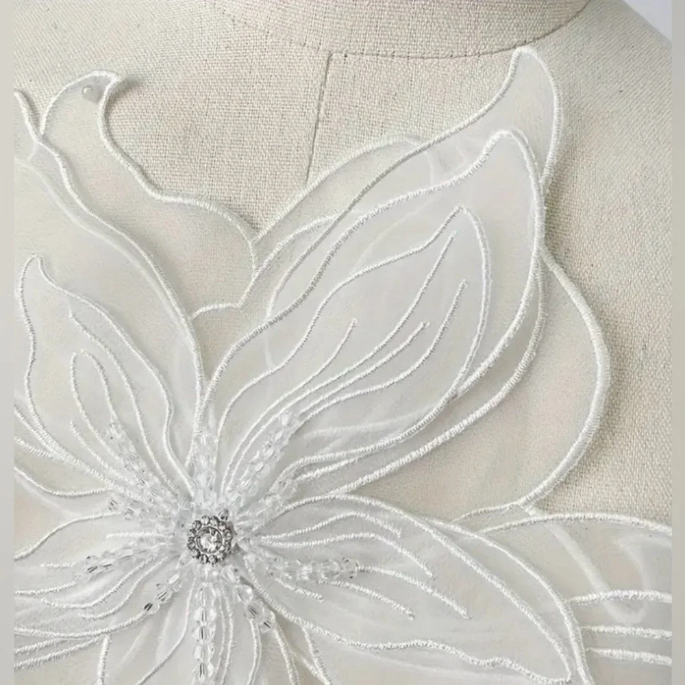 White Embroidered Sew-On Appliqué Flower, Craft & Clothing Embellishment, New